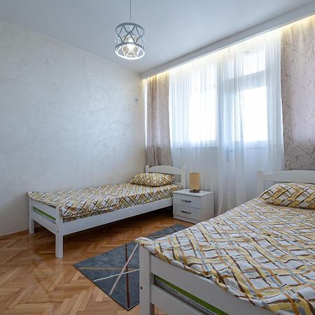 Clock Tower Lux Apartment Podgoriţa Exterior foto