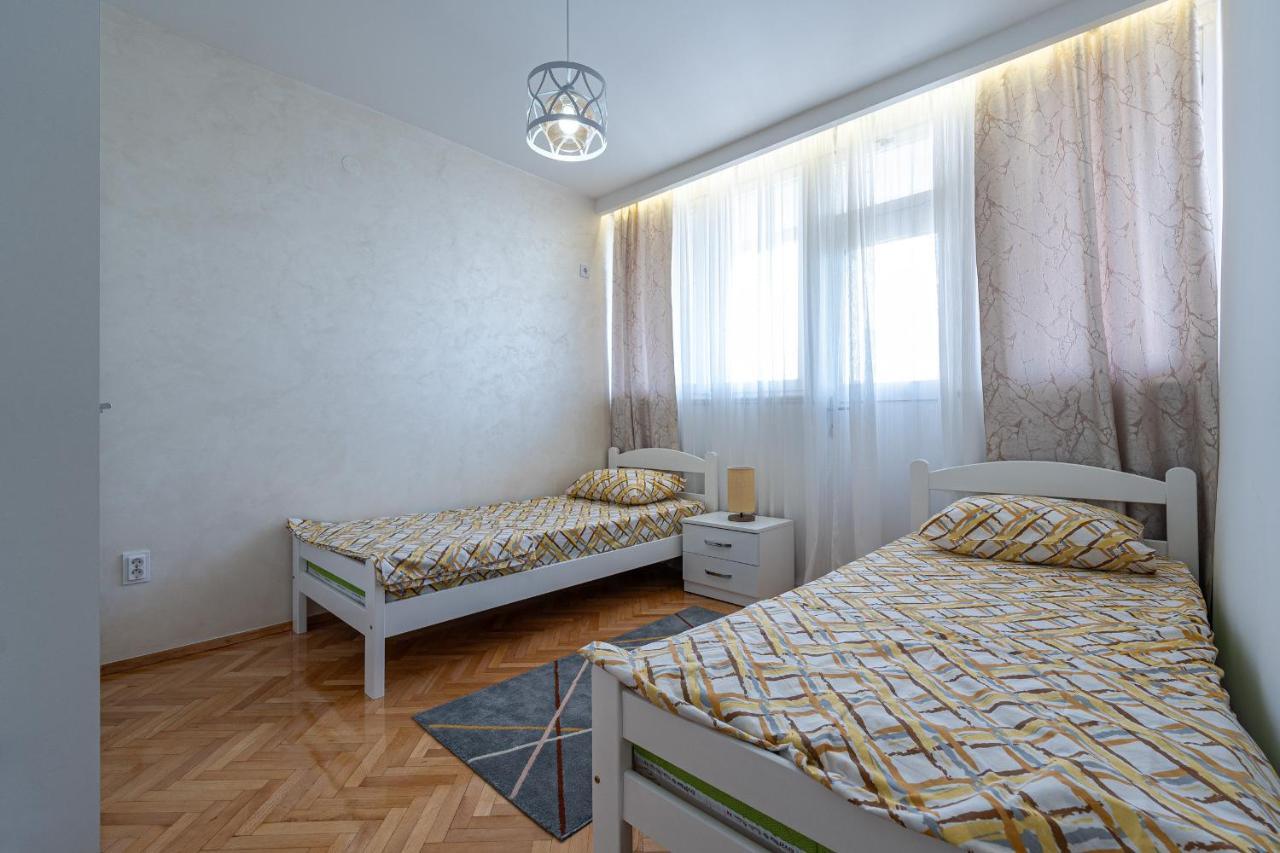 Clock Tower Lux Apartment Podgoriţa Exterior foto