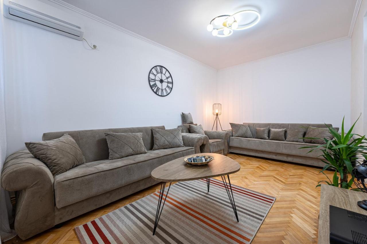 Clock Tower Lux Apartment Podgoriţa Exterior foto