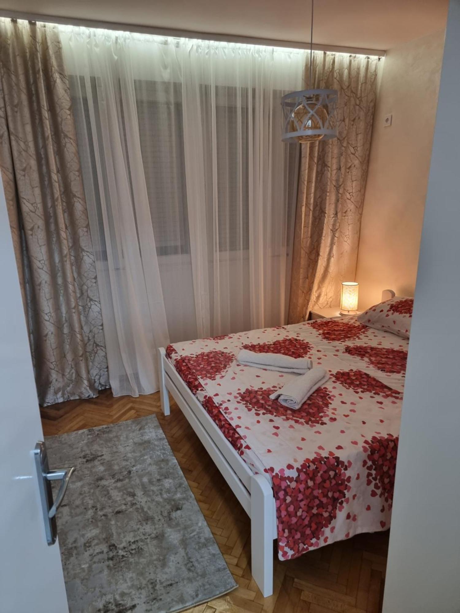 Clock Tower Lux Apartment Podgoriţa Exterior foto